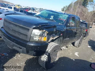 2008 Chevrolet Silverado 1500 LT w/1LT with VIN 2GCEK133881327399, listed as a IAAI auction lot 41334350 with 241,231 mi miles. Bid and sale history available at carsss.com. Image 2.