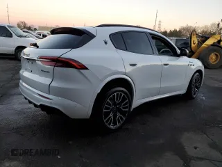 2023 Maserati Grecale Modena z VIN ZN682AVM9P7429488, wystawiony jako Copart lot #59831313 z przebiegiem 2103 mil mil oraz . Historia ofert i sprzedaży dostępna na DreamBid. Obrazek 3.