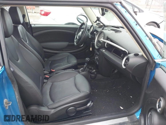 2011 MINI Hardtop with VIN WMWSU3C55BT252427, listed as a IAAI auction lot 42118852 with 151,077 mi miles and . Bid and sale history available at DreamBid. Image 5.