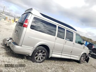 2018 GMC Savana Cargo Van with VIN 1GTW7AFG9J1326617, listed as a Copart auction lot 44712185 with 32,996 mi miles and Salvage Title. Bid and sale history available at carsss.com. Image 3.