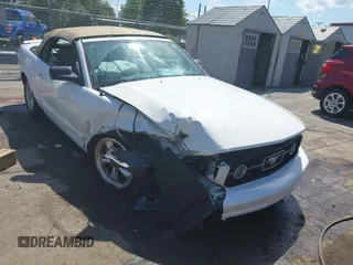 2007 Ford Mustang Deluxe с VIN 1ZVFT84N275365683, выставлен на аукционе IAAI как лот 42335893 с пробегом 141 892 миль миль и . История ставок и продаж доступна на DreamBid. Изображение 1.
