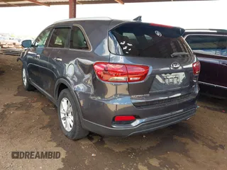 2019 Kia Sorento LX z VIN 5XYPGDA32KG439966, wystawiony jako IAAI lot #42046846 z przebiegiem 101 592 mil mil oraz . Historia ofert i sprzedaży dostępna na DreamBid. Obrazek 3.
