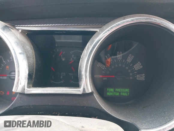 2007 Ford Mustang Deluxe with VIN 1ZVFT84N675266543, listed as a IAAI auction lot 41106799 with 132,127 mi miles and . Bid and sale history available at carsss.com. Image 7.