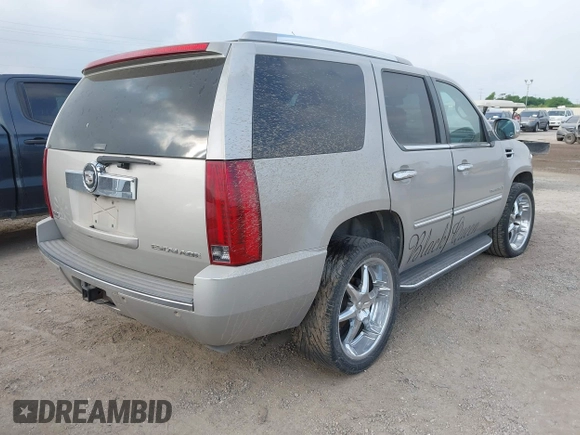 2007 Cadillac Escalade z VIN 1GYFK63827R379883, wystawiony jako IAAI lot #42129071 z przebiegiem 227 794 mil mil oraz . Historia ofert i sprzedaży dostępna na DreamBid. Obrazek 4.