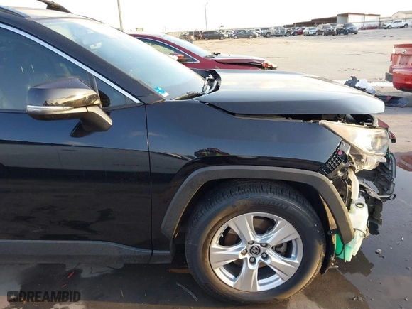 2019 Toyota RAV4 XLE with VIN JTMW1RFV4KJ012096, listed as a IAAI auction lot 41521173 with NaN miles. Bid and sale history available at carsss.com. Image 18.
