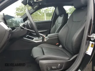 2024 BMW 3 Series 330i z VIN 3MW69FF08R8E46620, wystawiony jako Copart lot #59095945 z przebiegiem 14 609 mil mil oraz Szkoda całkowita • Salvage title. Historia ofert i sprzedaży dostępna na DreamBid. Obrazek 7.