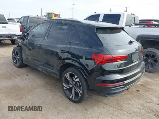 2024 Audi Q3 S line Premium Plus z VIN WA1EECF37R1154359, wystawiony jako IAAI lot #41617551 z przebiegiem 8377 mil mil oraz . Historia ofert i sprzedaży dostępna na DreamBid. Obrazek 3.