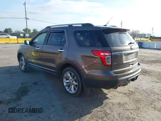 2015 Ford Explorer XLT with VIN 1FM5K8D80FGA93600, listed as a IAAI auction lot 41892821 with 207,028 mi miles and . Bid and sale history available at carsss.com. Image 3.