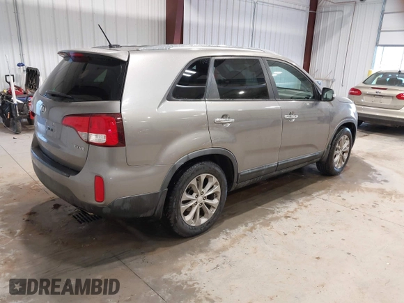 2015 Kia Sorento EX with VIN 5XYKU4A77FG578101, listed as a IAAI auction lot 41603372 with 120,804 mi miles. Bid and sale history available at carsss.com. Image 4.