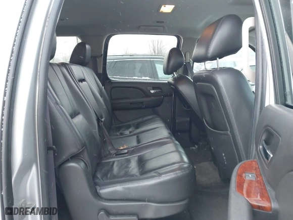 2014 Chevrolet Suburban LT with VIN 1GNSKJE7XER226670, listed as a IAAI auction lot 41301490 with 157,842 mi miles. Bid and sale history available at carsss.com. Image 8.