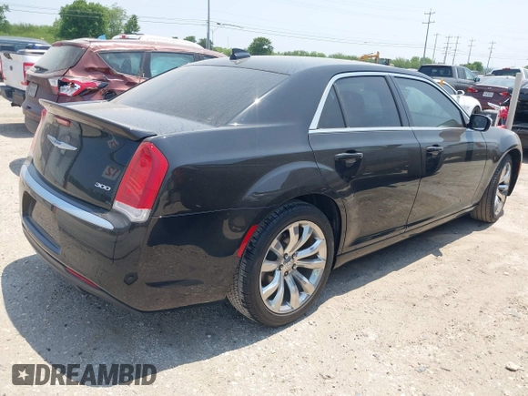 2018 Chrysler 300 Touring z VIN 2C3CCAAG7JH342245, wystawiony jako IAAI lot #42281016 z przebiegiem 87 416 mil mil oraz . Historia ofert i sprzedaży dostępna na DreamBid. Obrazek 4.