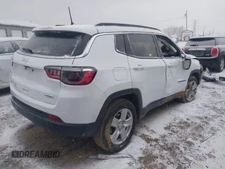 2022 Jeep Compass Latitude with VIN 3C4NJDBB4NT133203, listed as a IAAI auction lot 40990103 with Not provided miles and . Bid and sale history available at DreamBid. Image 4.