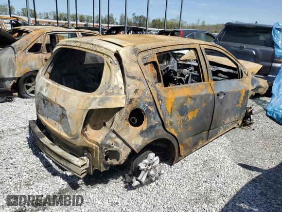 2018 Chevrolet Sonic LT z VIN 1G1JD6SH4J4107540, wystawiony jako Copart lot #50816905 z przebiegiem Nie podano mil oraz Szkoda całkowita • Salvage title. Historia ofert i sprzedaży dostępna na DreamBid. Obrazek 3.
