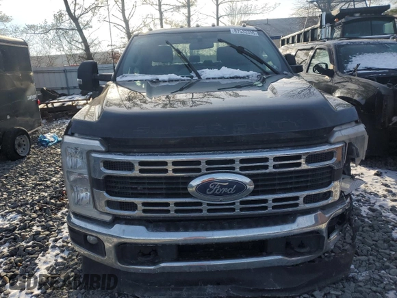 2023 Ford F-350 XL with VIN 1FT8W3DM2PED14021, listed as a Copart auction lot 87533355 with 86,991 mi miles and Salvage Title. Bid and sale history available at DreamBid. Image 5.