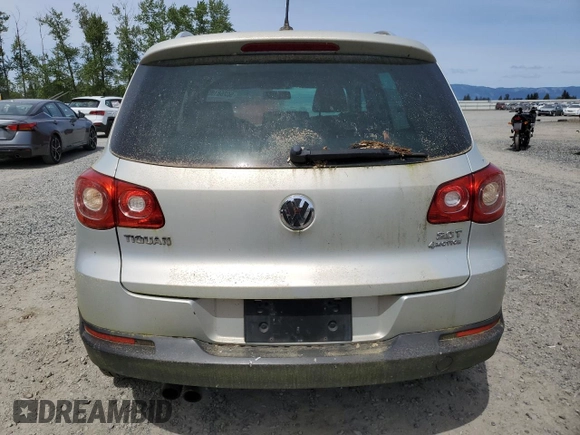 2011 Volkswagen Tiguan SEL z VIN WVGBV7AX6BW559854, wystawiony jako Copart lot #56268195 z przebiegiem 107 428 mil mil oraz Czysty tytuł • Clean title. Historia ofert i sprzedaży dostępna na DreamBid. Obrazek 6.
