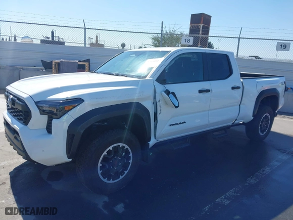 2024 Toyota Tacoma 4WD SR5 with VIN 3TMLB5JN1RM050446, listed as a IAAI auction lot 41658922 with 9,369 mi miles. Bid and sale history available at carsss.com. Image 19.