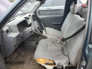 1993 Mitsubishi Mighty Max z VIN JA7LS21G6PP003529, wystawiony jako Copart lot #81342224 z przebiegiem 313 363 mil mil oraz Szkody całkowita. Historia ofert i sprzedaży dostępna na DreamBid. Obrazek 7.