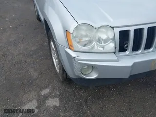 2005 Jeep Grand Cherokee Laredo with VIN 1J4GS48K75C644259, listed as a IAAI auction lot 42044878 with 250,841 mi miles. Bid and sale history available at carsss.com. Image 6.
