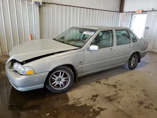 2000 Volvo S70 z VIN YV1LS56D5Y2653853, wystawiony jako Copart lot #75945864 z przebiegiem 226 988 mil mil oraz Szkody całkowita. Historia ofert i sprzedaży dostępna na DreamBid. Obrazek 1.