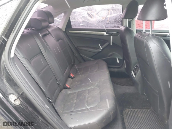 2016 Volkswagen Passat 1.8T SE w/Technology with VIN 1VWBS7A32GC050411, listed as a IAAI auction lot 41729648 with 102,574 mi miles. Bid and sale history available at carsss.com. Image 8.
