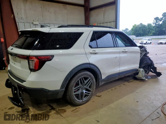 2025 Ford Explorer ST-Line with VIN 1FMUK7KH1SGA98288, listed as a Copart auction lot 60462225 with 10,148 mi miles and Salvage title. Bid and sale history available at DreamBid. Image 3.