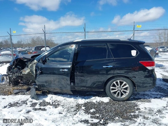2014 Nissan Pathfinder SV with VIN 5N1AR2MM4EC681915, listed as a IAAI auction lot 41579984 with 221,741 mi miles. Bid and sale history available at carsss.com. Image 14.