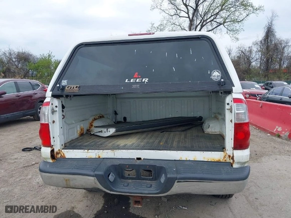 2005 Toyota Tundra SR5 with VIN 5TBDT44195S487358, listed as a IAAI auction lot 42002445 with 106,814 mi miles. Bid and sale history available at carsss.com. Image 17.