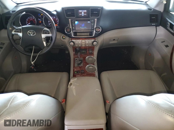 2013 Toyota Highlander Limited z VIN 5TDDK3EHXDS237092, wystawiony jako Copart lot #55887145 z przebiegiem 119 309 mil mil oraz Szkoda całkowita • Salvage title. Historia ofert i sprzedaży dostępna na DreamBid. Obrazek 8.