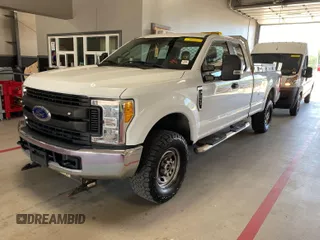 2017 Ford F-250 XLT с VIN 1FT7X2B63HEC89574, выставлен на аукционе IAAI как лот 42843471 с пробегом 184 451 миль миль и . История ставок и продаж доступна на DreamBid. Изображение 2.