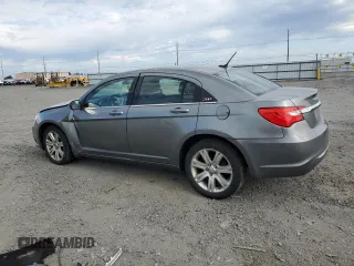2012 Chrysler 200 Touring z VIN 1C3CCBBB1CN124689, wystawiony jako Copart lot #58743715 z przebiegiem 171 379 mil mil oraz Szkoda całkowita • Salvage title. Historia ofert i sprzedaży dostępna na DreamBid. Obrazek 2.