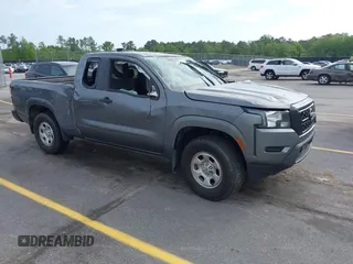 2022 Nissan Frontier S z VIN 1N6ED1CL5NN649130, wystawiony jako IAAI lot #42060228 z przebiegiem 49 663 mil mil oraz . Historia ofert i sprzedaży dostępna na DreamBid. Obrazek 1.