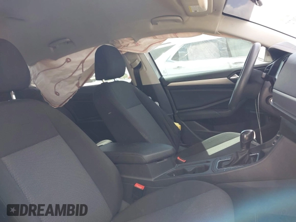 2021 Volkswagen Jetta S z VIN 3VWC57BU9MM015930, wystawiony jako IAAI lot #42020727 z przebiegiem 67 982 mil mil oraz . Historia ofert i sprzedaży dostępna na DreamBid. Obrazek 5.