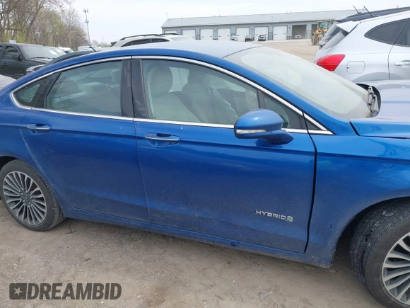 2017 Ford Fusion Hybrid Titanium с VIN 3FA6P0RU5HR388615, выставлен на аукционе IAAI как лот 42066142 с пробегом 121 618 миль миль и . История ставок и продаж доступна на DreamBid. Изображение 13.