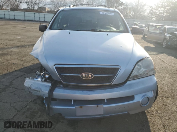 2005 Kia Sorento LX z VIN KNDJC733455442137, wystawiony jako Copart lot #46496065 z przebiegiem 118 299 mil mil oraz Szkoda całkowita • Salvage title. Historia ofert i sprzedaży dostępna na DreamBid. Obrazek 5.