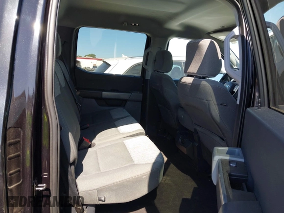 2023 Ford F-150 XL z VIN 1FTEW1C80PKD24124, wystawiony jako IAAI lot #42356966 z przebiegiem 52 104 mil mil oraz . Historia ofert i sprzedaży dostępna na DreamBid. Obrazek 8.
