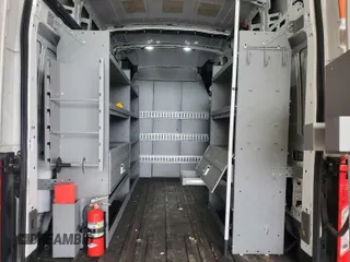 2023 Ford Transit Cargo с VIN 1FTBR1X81PKB13549, выставлен на аукционе IAAI как лот 42556081 с пробегом 68 225 миль миль и . История ставок и продаж доступна на DreamBid. Изображение 7.