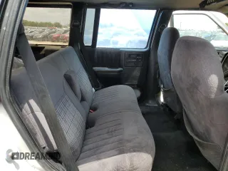 1994 GMC Jimmy Diamond Edition Luxury z VIN 1GKDT13W5R2503916, wystawiony jako Copart lot #54717215 z przebiegiem 99 991 mil mil oraz Szkody całkowita. Historia ofert i sprzedaży dostępna na DreamBid. Obrazek 11.