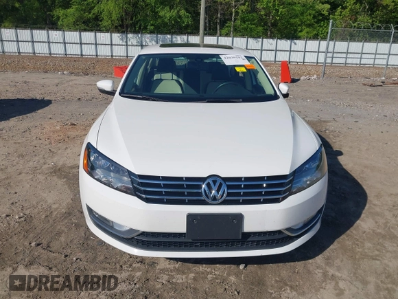 2015 Volkswagen Passat SE с VIN 1VWBV7A33FC060015, выставлен на аукционе IAAI как лот 42039292 с пробегом 52 110 миль миль и . История ставок и продаж доступна на DreamBid. Изображение 12.