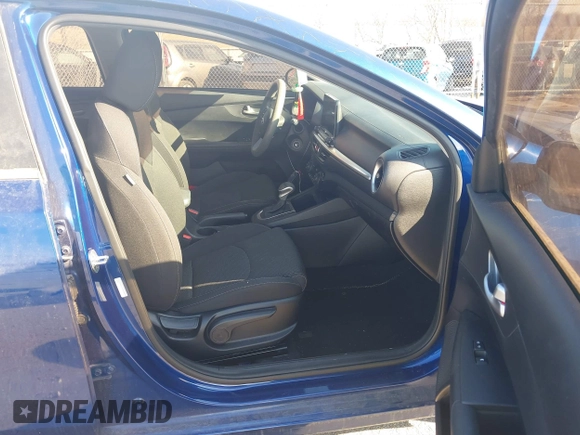 2019 Kia Forte LXS with VIN 3KPF24AD8KE007205, listed as a IAAI auction lot 41848642 with 88,121 mi miles. Bid and sale history available at carsss.com. Image 5.