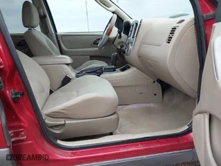 2007 Ford Escape XLT with VIN 1FMCU93167KB06439, listed as a IAAI auction lot 41906378 with 47,722 mi miles. Bid and sale history available at carsss.com. Image 5.