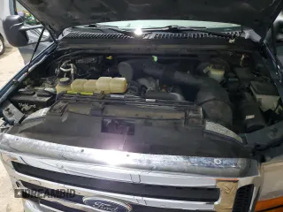 2001 Ford Excursion XLT z VIN 1FMNU41S11ED30084, wystawiony jako Copart lot #85847624 z przebiegiem 122 272 mil mil oraz Szkoda całkowita • Salvage title. Historia ofert i sprzedaży dostępna na DreamBid. Obrazek 13.
