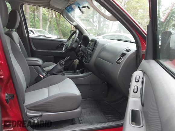 2005 Ford Escape XLS Value с VIN 1FMYU02ZX5KB43354, выставлен на аукционе IAAI как лот 42427019 с пробегом 139 910 миль миль и . История ставок и продаж доступна на DreamBid. Изображение 5.