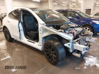 2021 Tesla Model Y Long Range with VIN 5YJYGDEE2MF084839, listed as a IAAI auction lot 41185352 with 68,409 mi miles. Bid and sale history available at carsss.com. Image 1.