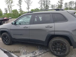 2022 Jeep Cherokee X z VIN 1C4PJMCX0ND555770, wystawiony jako IAAI lot #42107885 z przebiegiem 42 302 mil mil oraz . Historia ofert i sprzedaży dostępna na DreamBid. Obrazek 14.
