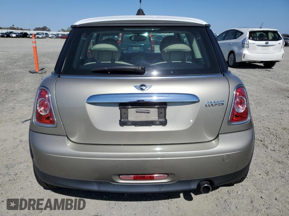 2011 MINI Hardtop z VIN WMWSU3C50BT182450, wystawiony jako Copart lot #48638415 z przebiegiem 119 471 mil mil oraz Czysty tytuł • Clean title. Historia ofert i sprzedaży dostępna na DreamBid. Obrazek 6.