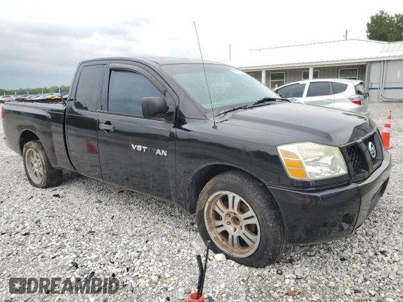 2006 Nissan Titan SE z VIN 1N6BA06AX6N546044, wystawiony jako Copart lot #57662705 z przebiegiem 207 161 mil mil oraz Czysty tytuł • Clean title. Historia ofert i sprzedaży dostępna na DreamBid. Obrazek 4.