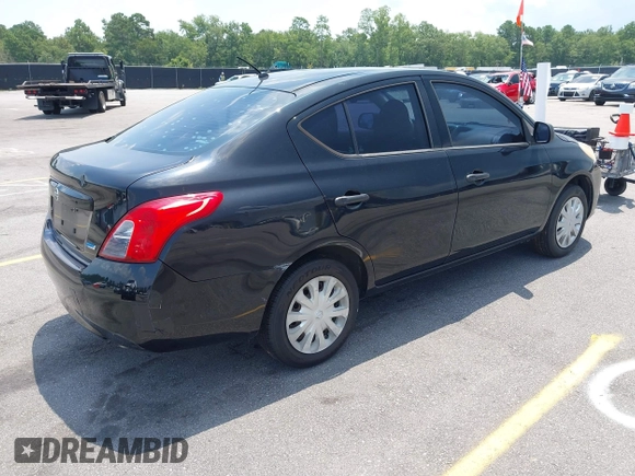 2014 Nissan Versa SV z VIN 3N1CN7AP8EL842374, wystawiony jako IAAI lot #42684858 z przebiegiem 123 734 mil mil oraz . Historia ofert i sprzedaży dostępna na DreamBid. Obrazek 4.