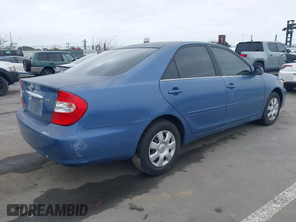 2004 Toyota Camry LE z VIN 4T1BE32K44U832767, wystawiony jako IAAI lot #42041228 z przebiegiem 185 778 mil mil oraz . Historia ofert i sprzedaży dostępna na DreamBid. Obrazek 4.