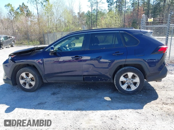 2021 Toyota RAV4 XLE with VIN JTMW1RFV9MD070870, listed as a IAAI auction lot 41719312 with 576,675 mi miles. Bid and sale history available at carsss.com. Image 14.