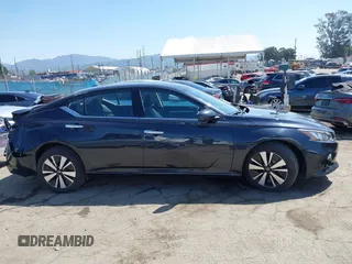 2019 Nissan Altima 2.5 SV with VIN 1N4BL4DVXKC192757, listed as a IAAI auction lot 41967586 with 31,066 mi miles. Bid and sale history available at carsss.com. Image 14.